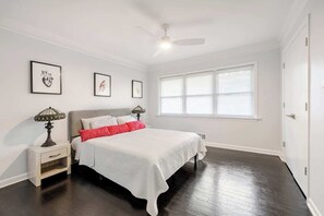 House - Stylish Comfort Modern Chef Kitchen 4 BR 2 Baths (College Park)