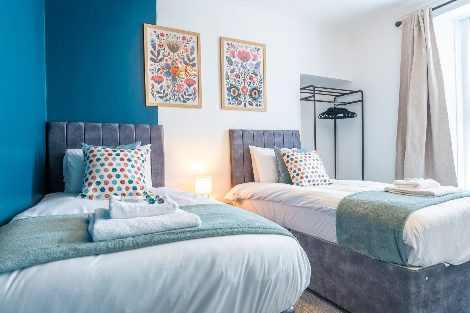 4 bedrooms, iron/ironing board, internet, bed sheets