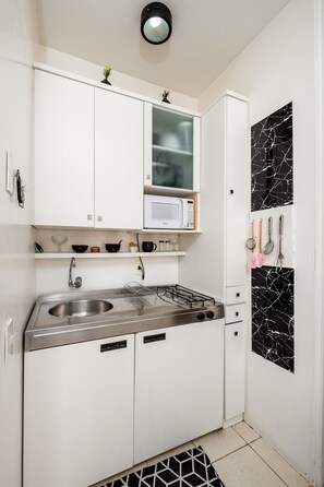 Basic Apartment | Private kitchen