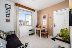 Basic Apartment | Living area