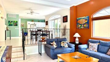 Smart TV, libros y estéreo