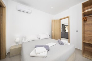 2 chambres, fer et planche à repasser, Wi-Fi, draps fournis