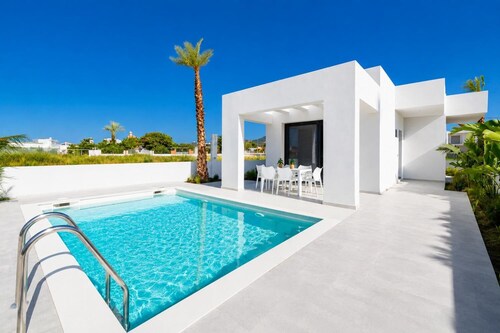 Villa Salty Sun 4 - Two Bedroom Villa, Sleeps 5