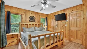 2 bedrooms, iron/ironing board, travel cot, WiFi