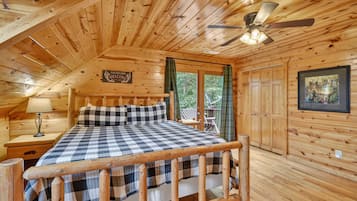 4 bedrooms, desk, iron/ironing board, travel crib