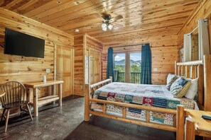 4 dormitorios, escritorio, tabla de planchar con plancha y cuna de viaje