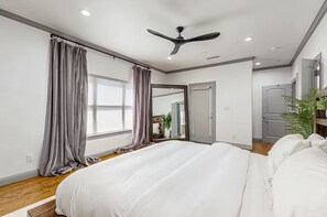 3 bedrooms, desk, iron/ironing board, travel crib