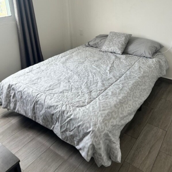 1 bedroom, internet, bed sheets