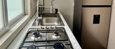 Een microgolfoven, een kookplaat