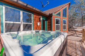 مغطس سبا خارجي