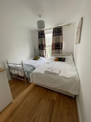 2 chambres, fer et planche à repasser, Wi-Fi, draps fournis