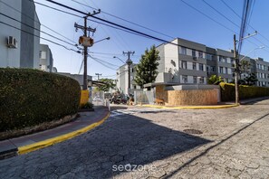 ベーシック アパートメント | 施設の敷地