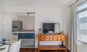 Basic Apartment | Dining