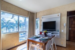 Basic Apartment | Dining
