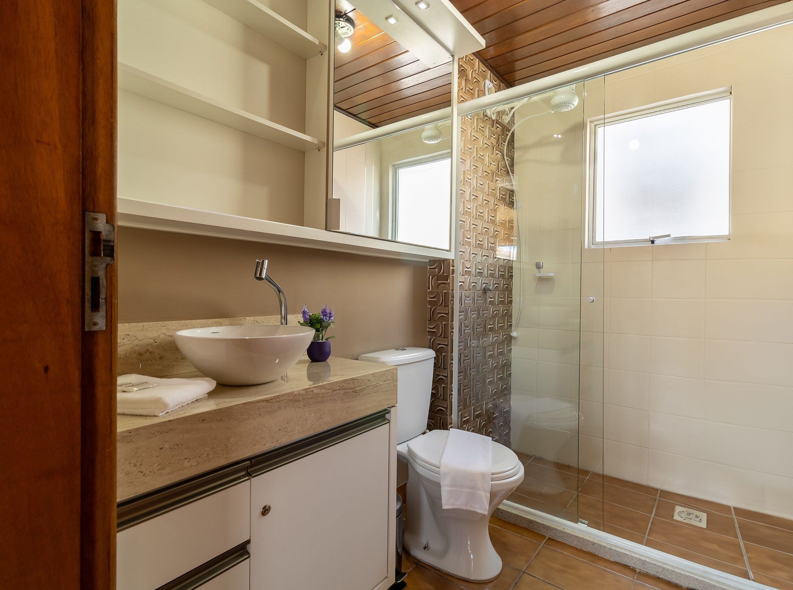 Basic Apartment | Bathroom | Free toiletries