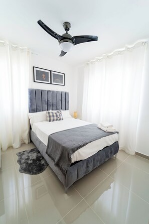 3 bedrooms, iron/ironing board, WiFi, bed sheets