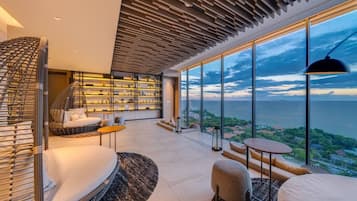 Condo, 1 Bedroom, Accessible, Smoking | Lounge