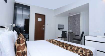 Super Townhouse Malabar Illam