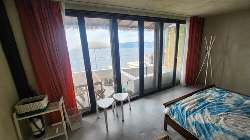 Pleasant 2-bedroom apartment with AC in bustling Busan