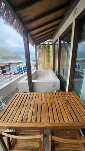 Pleasant 2-bedroom apartment with AC in bustling Busan