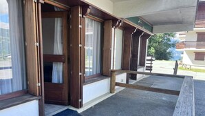 Exterior detail - 100m from ski lifts, Ground floor, view mountain, terrace, tv, 35m², Saint Gervais (Saint-Gervais-les-Bains)