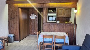 Interior - 100m from ski lifts, Ground floor, view mountain, terrace, tv, 35m², Saint Gervais (Saint-Gervais-les-Bains)