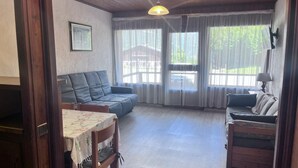 Living area - 100m from ski lifts, Ground floor, view mountain, terrace, tv, 35m², Saint Gervais (Saint-Gervais-les-Bains)