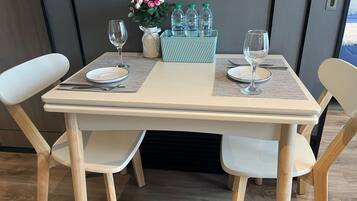 Condo, 1 Bedroom, Accessible, Smoking | Dining
