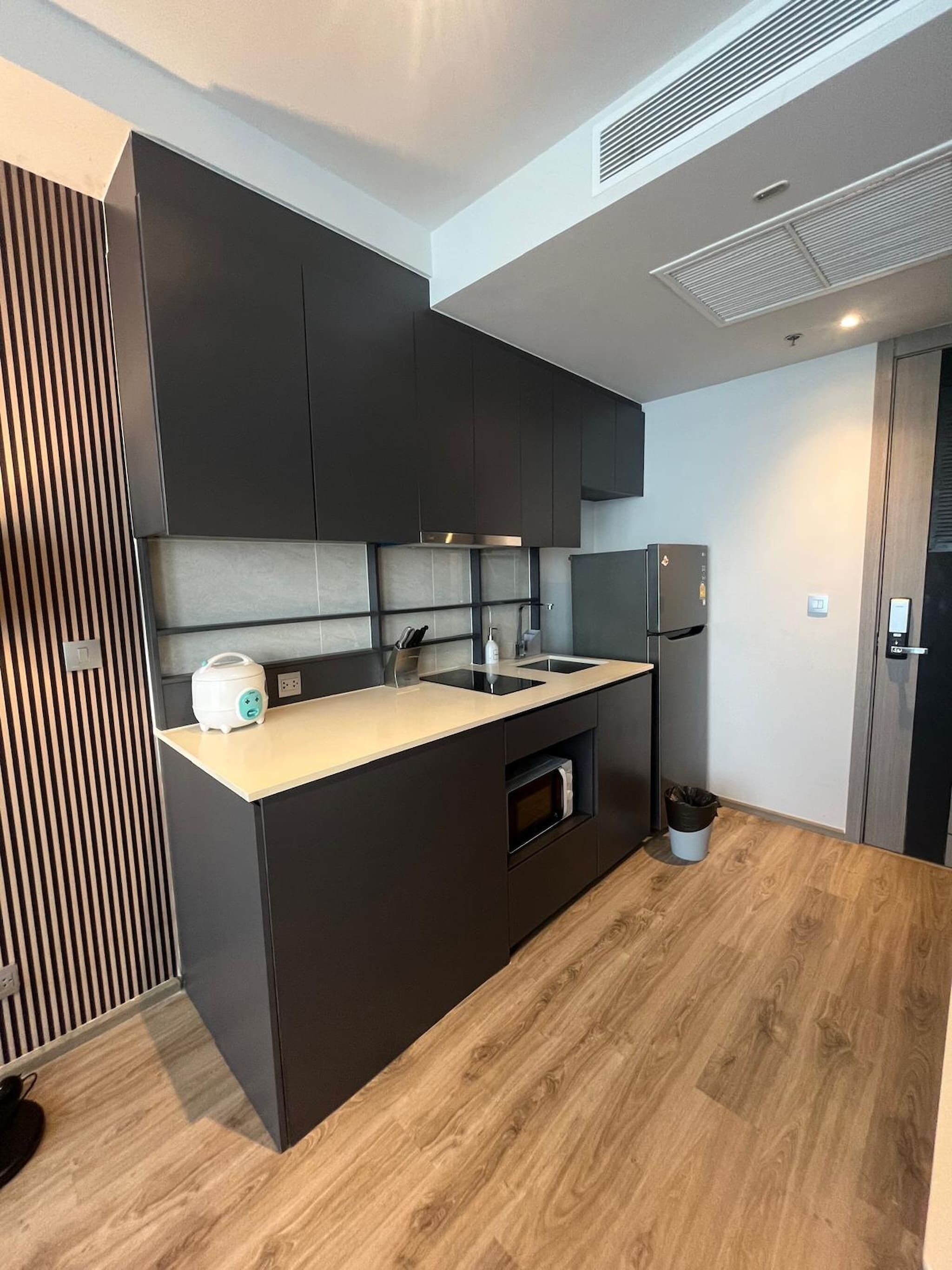 Condo, 1 Bedroom, Accessible, Smoking | Private kitchen