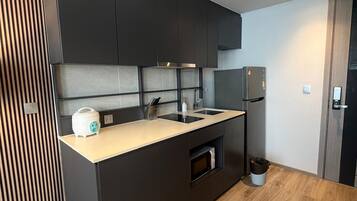 Condo, 1 Bedroom, Accessible, Smoking | Private kitchen
