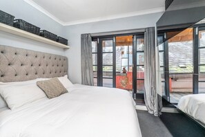 2 chambres, fer et planche à repasser, Wi-Fi, draps fournis