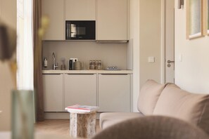 Deluxe Quadruple Room | Free WiFi - Zenstay Hotel Amsterdam - Zaandam (Zaandam)