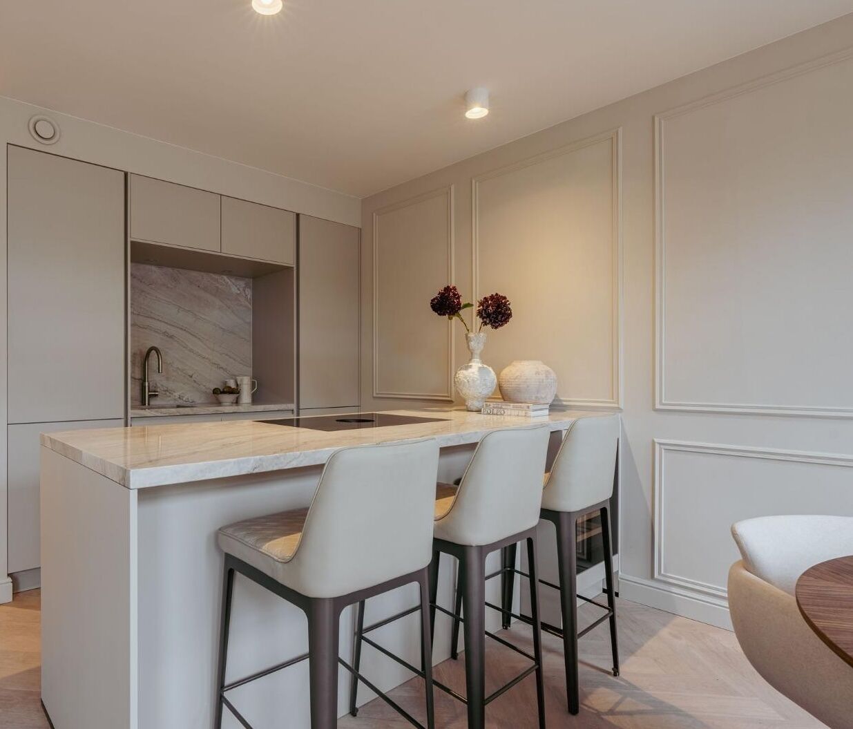 Perhehuone, tupakointi kielletty, 2 kylpyhuonetta | Yksityinen keittiö | Kahvin-/teenkeitin