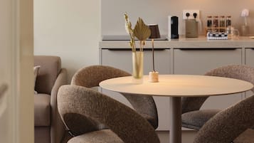 Family Room | Free WiFi