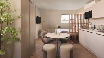 Deluxe Quadruple Room | Free WiFi
