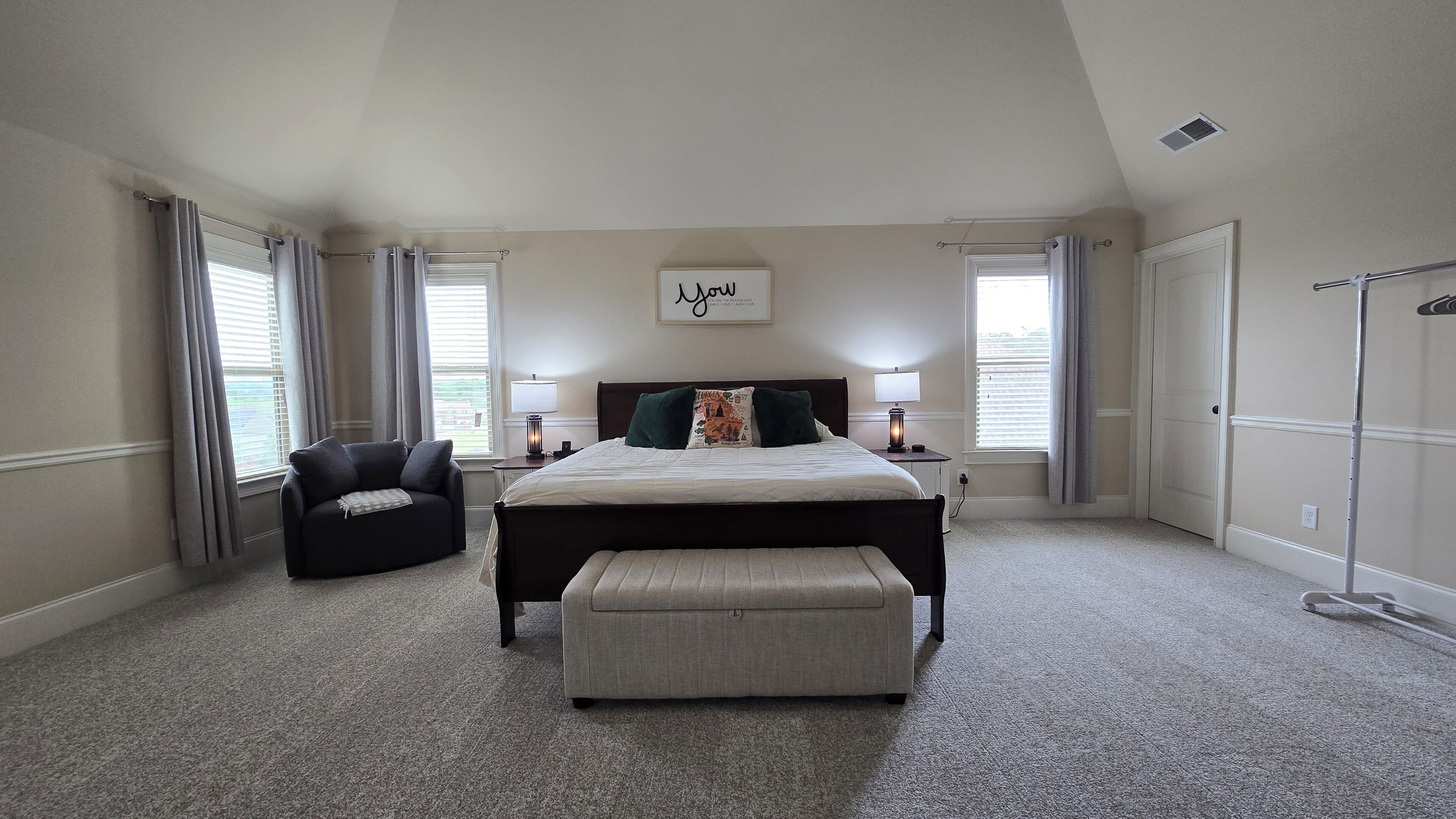 4 室のベッドルーム、アイロン / アイロン台、インターネット、ベッドシーツ