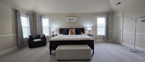 4 室のベッドルーム、アイロン / アイロン台、インターネット、ベッドシーツ