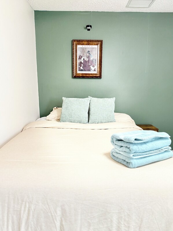 1 bedroom, iron/ironing board, WiFi, bed sheets