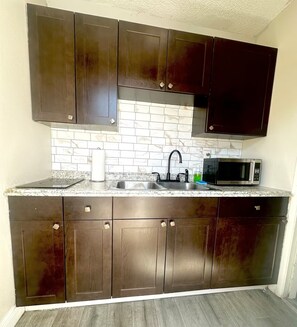 Microondas y placa de cocina