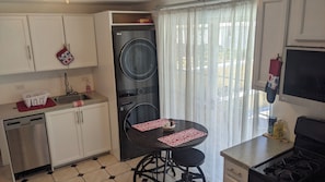 Micro-ondes, four, plaque de cuisson, lave-vaisselle