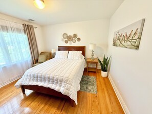 3 bedrooms, iron/ironing board, WiFi, bed sheets