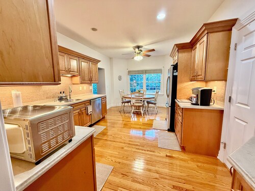 New Cozy pristine home in Mountainside NJ, Mins to NYC free coffee, Smart Tvs +
