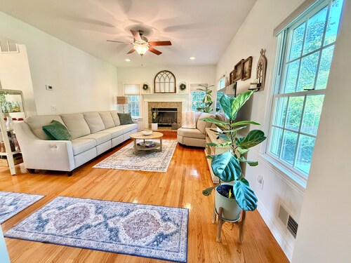 NEW" Cozy pristine home in Mountainside NJ, Mins to NYC free coffee, Smart Tvs +