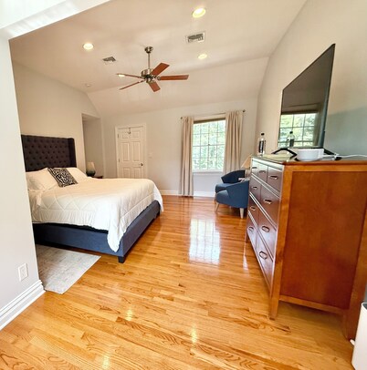 New Cozy pristine home in Mountainside NJ, Mins to NYC free coffee, Smart Tvs +