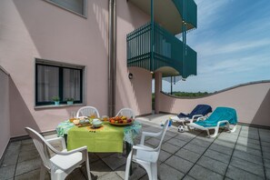 Apartment, 2 Bedrooms, Terrace, Garden View | Balcony