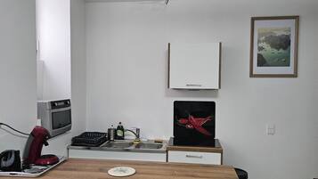 Micro-ondes, four, plaque de cuisson
