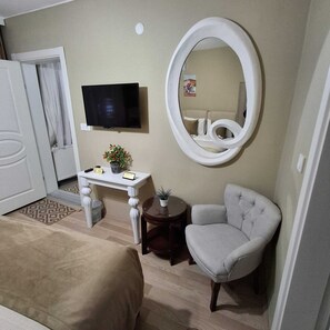 Standard Quadruple Room, City View | Soundproofing, free WiFi - GÜRSES HOME (Edirne)
