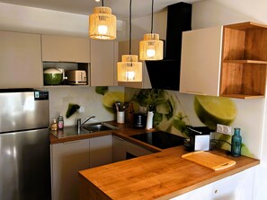 Fridge, microwave, oven, dishwasher