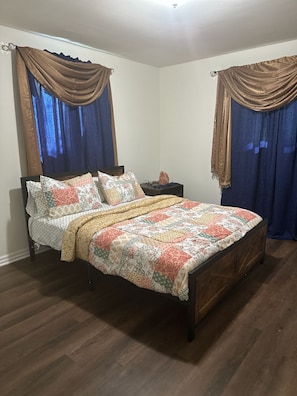 3 bedrooms, iron/ironing board, WiFi, bed sheets