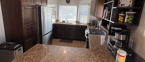Micro-ondas, fogão, cooktop, lava-louças
